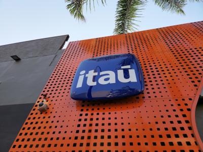 Itaú é um dos maiores bancos do Brasil e de LATAM (Imagem: Shutterstock)