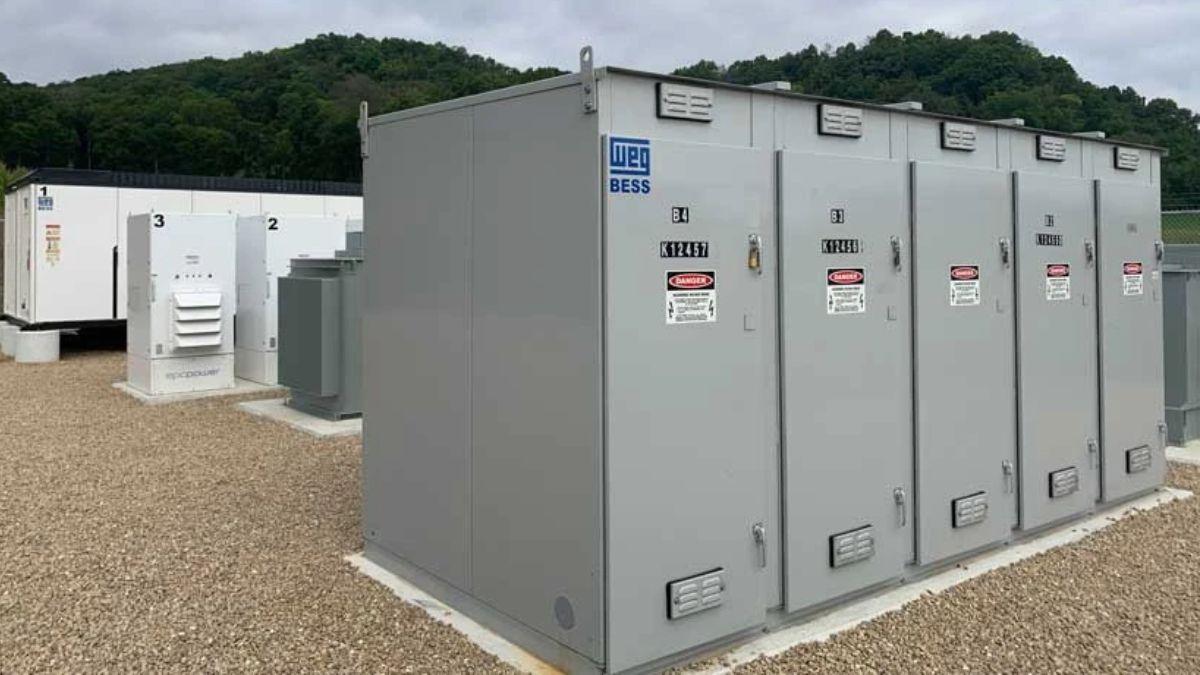 A demanda por baterias do tipo BESS está crescendo diante do avanço das energias renováveis e dos data centers (Imagem: Divulgação)