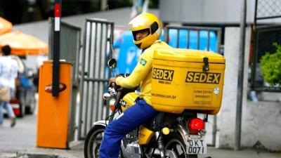 Trabalhadores dos Correios não terão dias parados descontados do salário, mas haverá compensação (Imagem: Shutterstock)