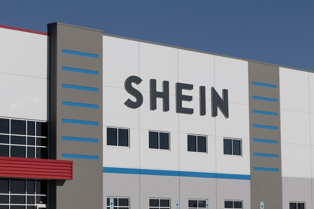 Shein é uma das maiores plataformas de varejo de moda online (Imagem: Shutterstock)