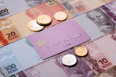 Cartão de crédito é uma das formas de pagamento mais usadas pelos brasileiros (Imagem: Shutterstock)