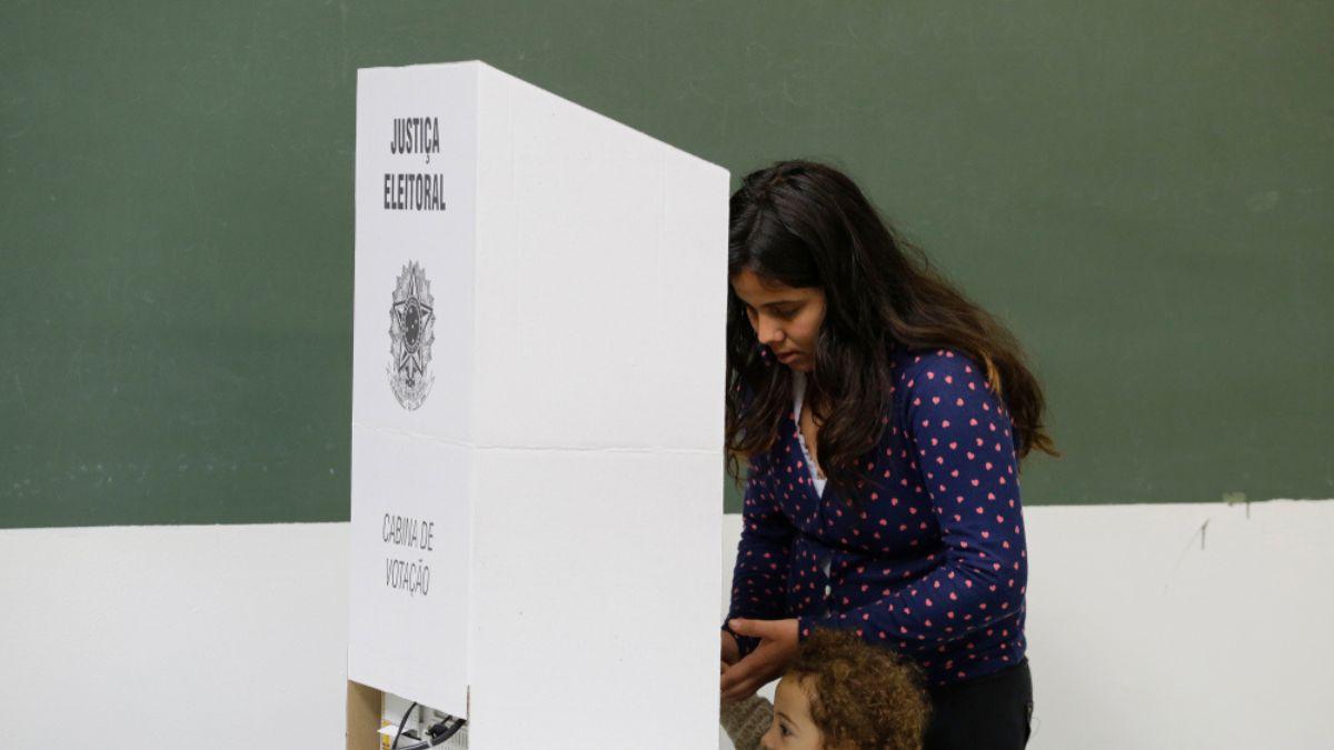 Eleitores no exterior votam apenas para presidente, com dois dígitos (Imagem: Shutterstock)