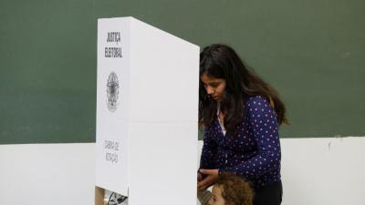 Eleitores no exterior votam apenas para presidente, com dois dígitos (Imagem: Shutterstock)