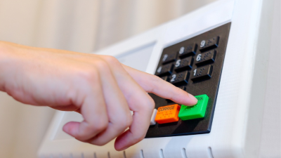 Nas eleições de 2026, quem faltar ao 1º turno terá até 3 de dezembro para apresentar a justificativa (Imagem: Shutterstock)
