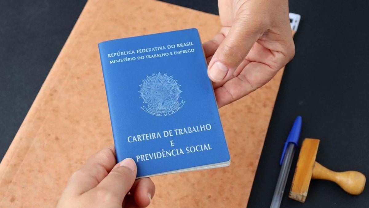 A jornada máxima semanal passaria de 44 para 42 horas (Imagem: Shutterstock)