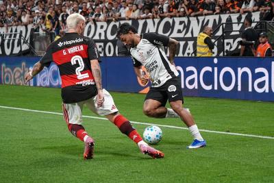Clubes de futebol correm contra o tempo para encontrar novos patrocínios (Imagem: Shutterstock)