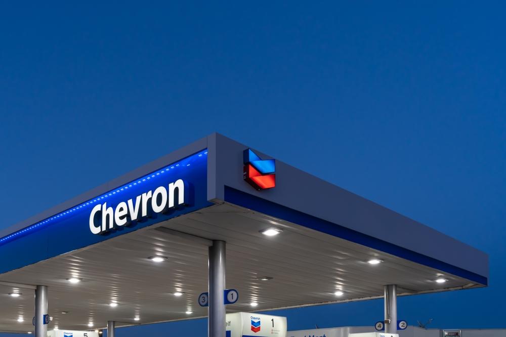 Chevron é uma das principais marcas de postos de combustíveis do mundo (Imagem: Shutterstock)