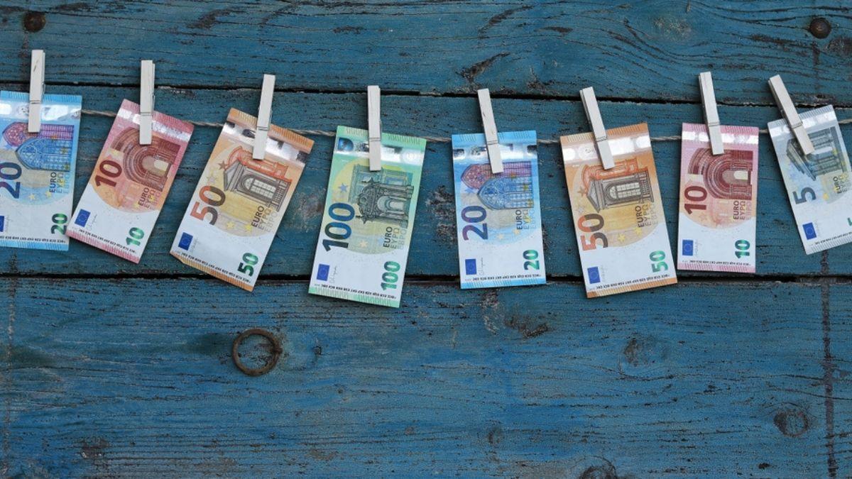 Frente ao real, o euro operou estável, a R$ 5,60, no meio da tarde (Imagem; Shutterstock)