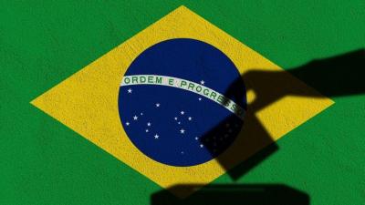 Flávio Bolsonaro mira o grupo criado pelo deputado André Janones em favor de Lula (Imagem: Shutterstock)