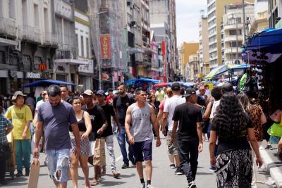 Por lei, agora os trabalhadores terão de folgar duas vezes por semana (Imagem: Shutterstock)