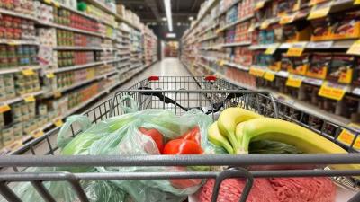 Expectativa do varejo é de que parte do dinheiro que ia para bets vá para o comércio (Imagem: Shutterstock)