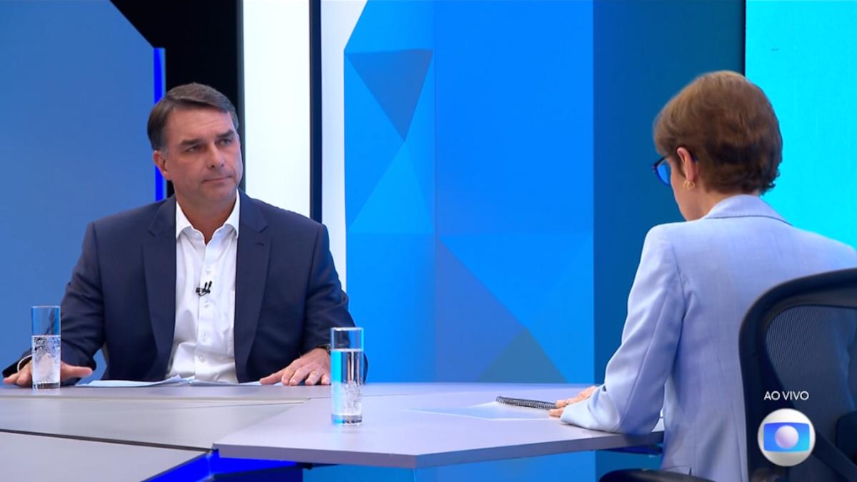 Flávio Bolsonaro revelou qual será o papel de seu pai, Jair, caso vença as Eleições 2026 (Imagem: Reprodução/TV Globo)