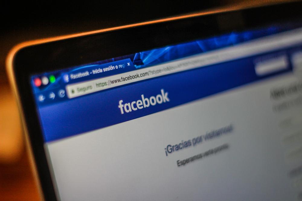 Facebook é uma das principais redes sociais usadas pelos brasileiros (Imagem: Shutterstock)