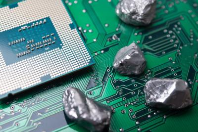 Terras raras são essenciais para industria eletrônica e automotiva  (Imagem: Shutterstock)
