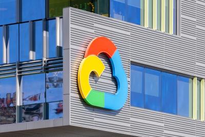 Data center são infraestruturas para manutenção de informações na nuvem (Imagem: Shutterstock)