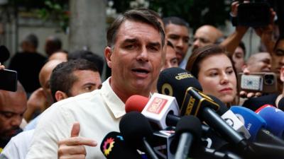 Flávio segue senador até fevereiro de 2027 e mantém foro no STF (Imagem: Shutterstock)