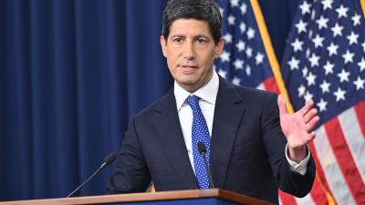 Por ora, a taxa básica de juros nos EUA segue na banda entre 3,75% e 4,00% ao ano (Imagem: Divulgação/Federal Reserve)